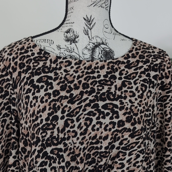 Vince Camuto Animal Print Long Sleeve Dress - Picture 2 of 5